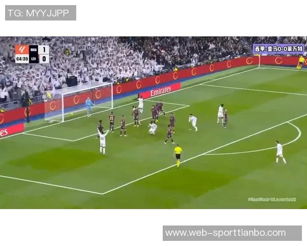 奥特执教首胜喜悦洋溢队员们泼水庆祝难掩激动心情 奥特执教首胜喜悦洋溢队员们泼水庆祝难掩激动心情