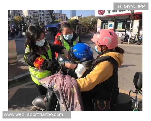 东契奇调侃海斯骑车太危险呼吁大家佩戴头盔安全出行 东契奇调侃海斯骑车太危险呼吁大家佩戴头盔安全出行